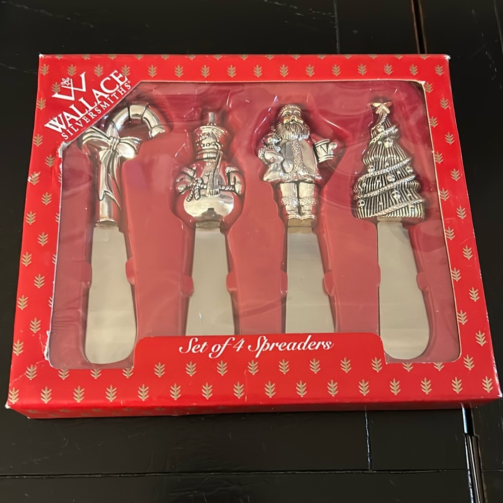 Wallace Silversmiths Silverplated Christmas Spreaders set of four new